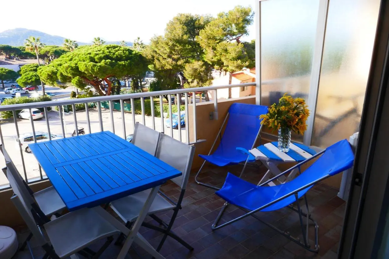 Studio Hyeres Port 0*,  France