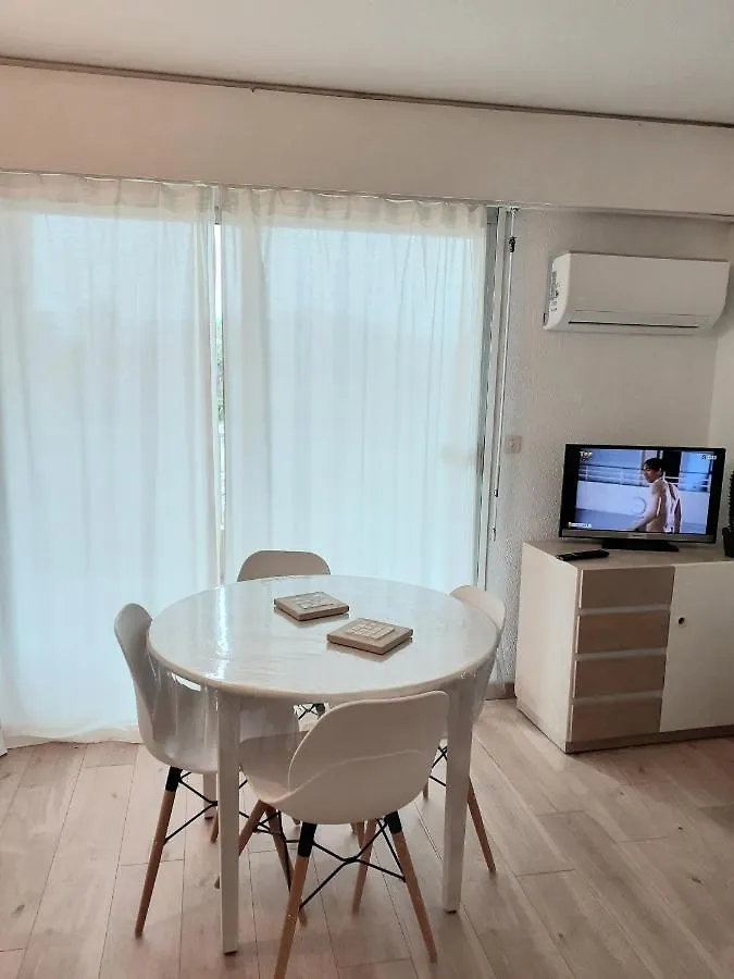 Studio Hyeres Port France